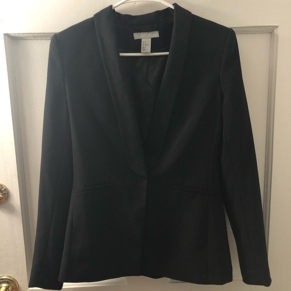 SSOLD ON MERC 🍃 H&M Black Blazer